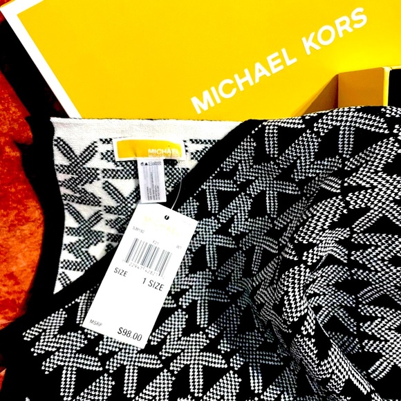 Michael Kors Hat and Scarf Set - Picture 2 of 3